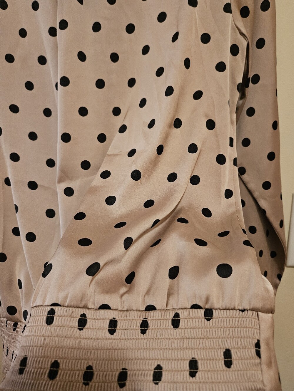 White House Black Market Beige/Tan & Black Polka Dot Lovely Ruffle Blouse, Sz 8 - Picture 11 of 16